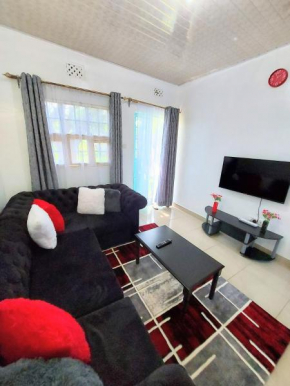 SILKY SUITES MILIMANI Quiet, secure, cozy and private 1 br